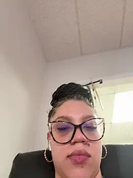 QueenNuttCollector online show from May 2026 04:04:02 PM