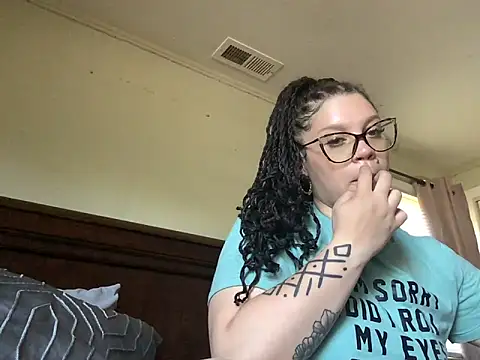 QueenNuttCollector online show from June 2026 04:09:01 PM