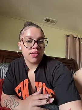 QueenNuttCollector online show from June 2026 06:21:02 PM