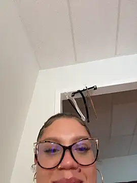 QueenNuttCollector online show from June 2026 03:57:01 PM