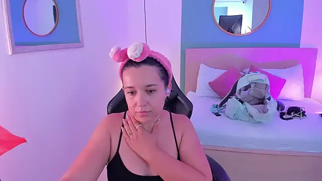 izaro22 online show from September 2025 02:22:02 AM