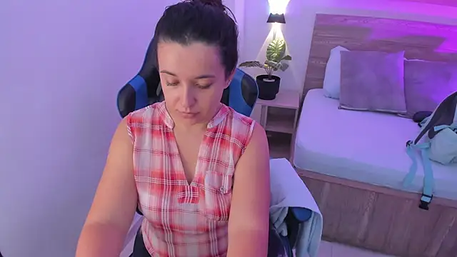 izaro22 online show from September 2025 01:12:01 PM