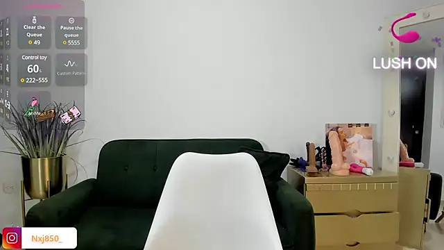 HOTBLACKANDWHITE2 online show from February 2025 08:46:01 PM