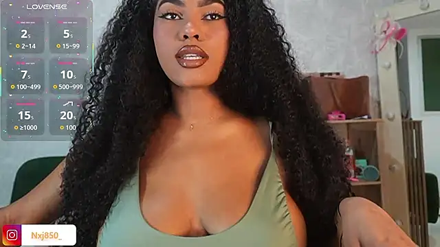 HOTBLACKANDWHITE2 online show from January 2026 11:21:02 PM