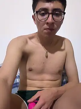 Snapshot of CamiRojas_boy chatting on April 2026 02:42:02 AM CamiRojas boy online show from April 2026 02:42:02 AM