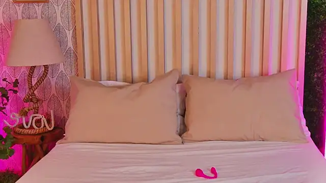 AnyaLov online show from February 2026 07:41:01 PM