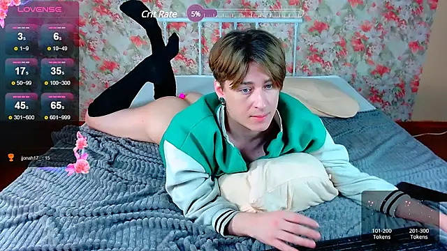 Snapshot of _YummyTony_ chatting on February 2025 03:40:01 PM YummyTony online show from February 2025 03:40:01 PM