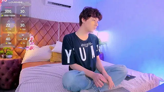 Snapshot of _YummyTony_ chatting on February 2026 10:09:01 AM YummyTony online show from February 2026 10:09:01 AM