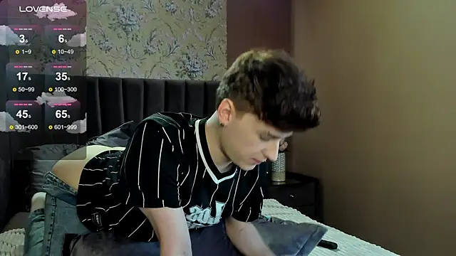 Snapshot of _YummyTony_ chatting on February 2026 01:43:01 PM YummyTony online show from February 2026 01:43:01 PM