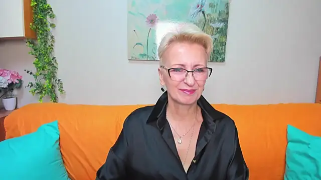 iamyourdream89 online show from November 2025 01:45:01 PM