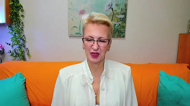 iamyourdream89 online show from November 2025 07:47:02 AM