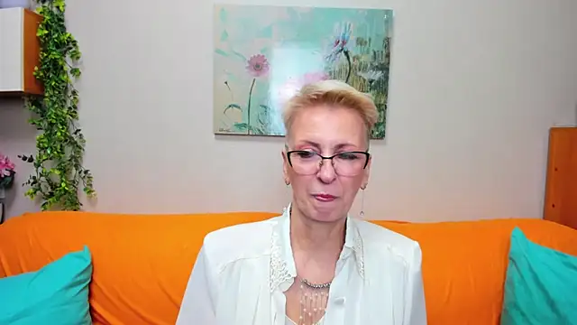 iamyourdream89 online show from December 2025 07:48:02 AM