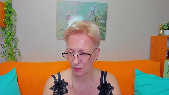 iamyourdream89 online show from April 2026 04:27:01 PM