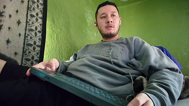 Snapshot of sweet_cock28 chatting on January 2025 04:06:01 PM sweet cock28 online show from January 2025 04:06:01 PM