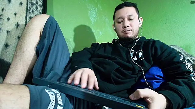 Snapshot of sweet_cock28 chatting on January 2025 05:54:02 PM sweet cock28 online show from January 2025 05:54:02 PM