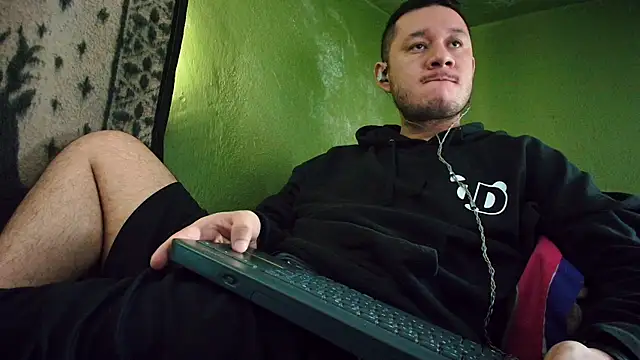 Snapshot of sweet_cock28 chatting on January 2025 03:33:01 PM sweet cock28 online show from January 2025 03:33:01 PM