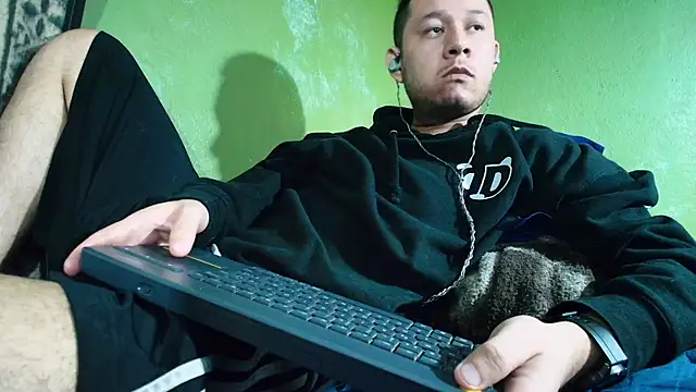 Snapshot of sweet_cock28 chatting on February 2025 06:49:02 PM sweet cock28 online show from February 2025 06:49:02 PM