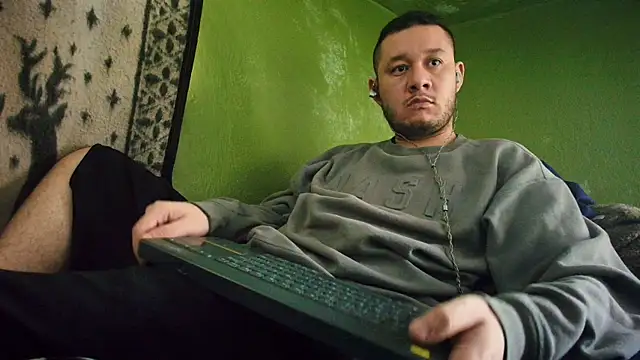 Snapshot of sweet_cock28 chatting on February 2025 03:50:02 PM sweet cock28 online show from February 2025 03:50:02 PM