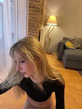 Snapshot of Cassycum chatting on December 2024 02:11:01 PM Cassycum online show from December 2024 02:11:01 PM