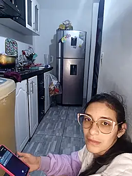 catire2323 online show from November 2025 01:05:01 AM