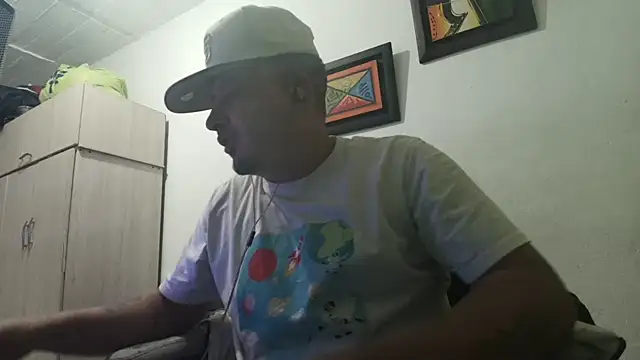 Snapshot of myke_andrade chatting on October 2025 04:10:01 AM myke andrade online show from October 2025 04:10:01 AM