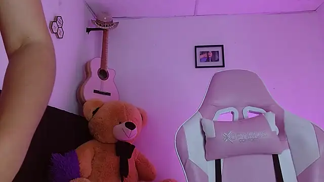 Dakota bumm online show from October 2025 05:58:02 PM