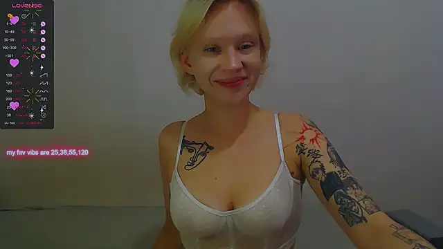 Snapshot of amelia_lye chatting on September 2025 05:02:02 PM amelia lye online show from September 2025 05:02:02 PM