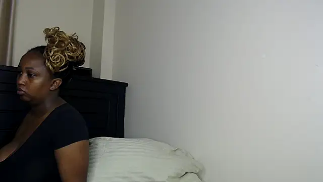 Snapshot of NIKKIE_LOVE chatting on February 2026 11:20:01 PM NIKKIE LOVE online show from February 2026 11:20:01 PM