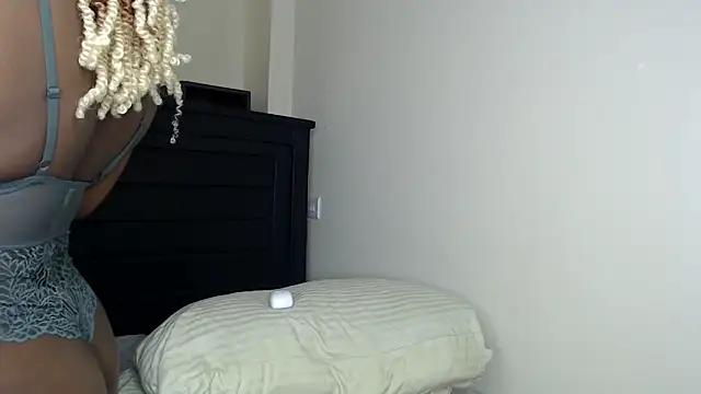 Snapshot of NIKKIE_LOVE chatting on February 2026 08:59:02 AM NIKKIE LOVE online show from February 2026 08:59:02 AM