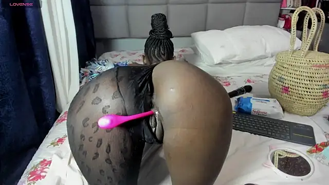 Snapshot of suhaila_suus chatting on March 2026 01:12:02 AM suhaila suus online show from March 2026 01:12:02 AM