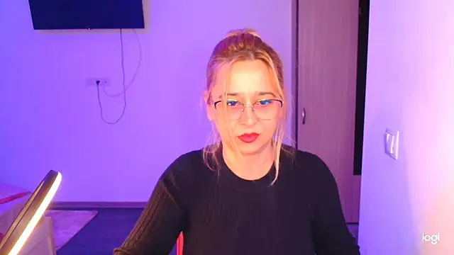 freyyamore1 online show from April 2026 04:37:01 PM