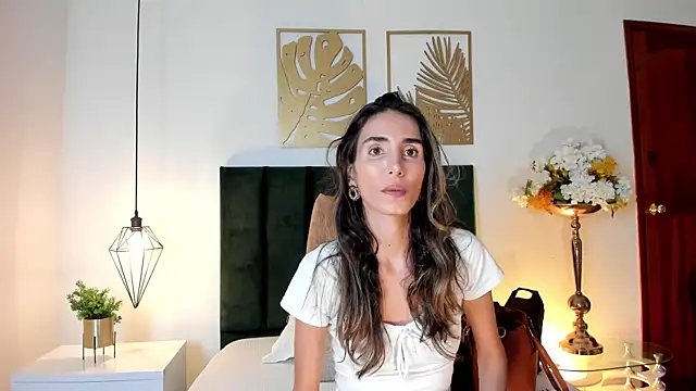 Nina Cavaali online show from December 2024 06:06:02 PM