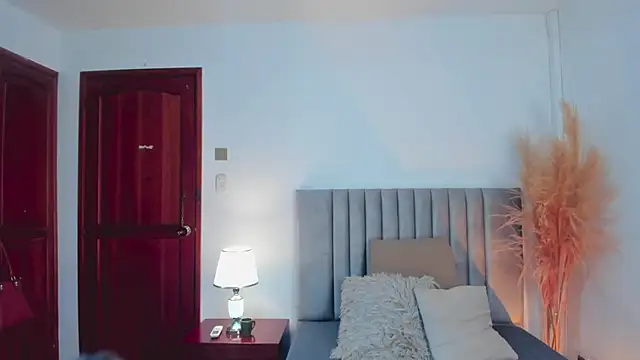 Nina Cavaali online show from December 2024 12:04:01 AM