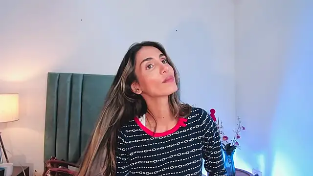 Nina Cavaali online show from December 2024 06:05:02 PM