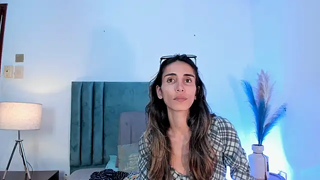 Nina Cavaali online show from February 2025 05:52:02 PM