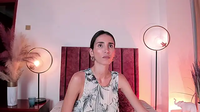 Nina Cavaali online show from February 2025 06:05:01 PM