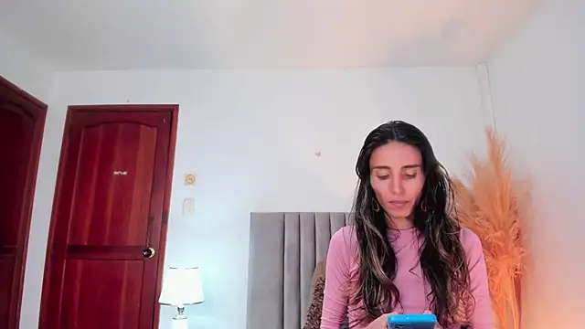 Nina Cavaali online show from March 2025 06:04:02 PM