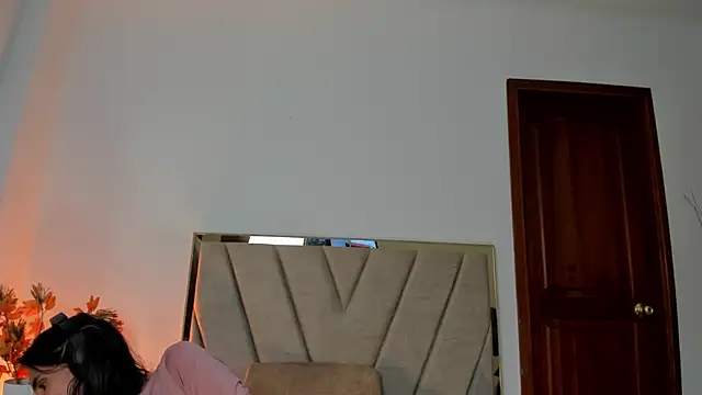 Nina Cavaali online show from September 2025 06:19:02 PM