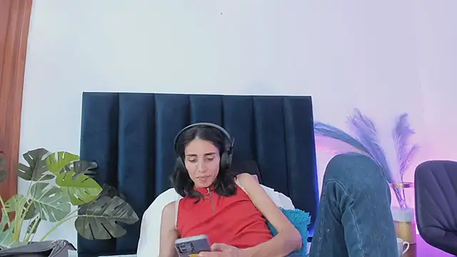 Nina Cavaali online show from September 2025 06:30:02 PM