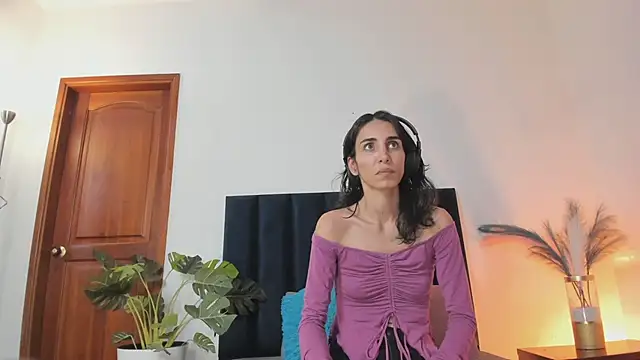 Nina Cavaali online show from September 2025 06:20:01 PM