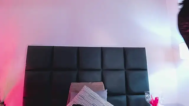 Nina Cavaali online show from September 2025 08:01:01 PM