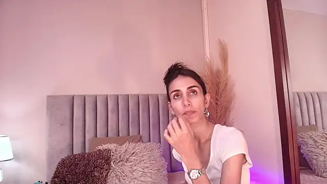 Nina Cavaali online show from September 2025 06:22:02 PM