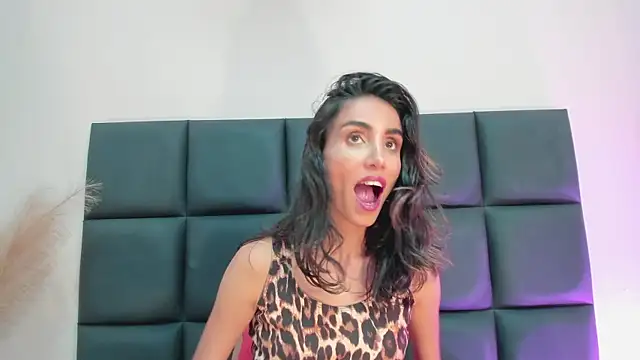 Nina Cavaali online show from October 2025 06:09:01 PM