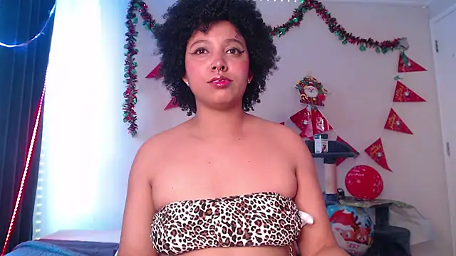 Snapshot of michell_bling1 chatting on December 2024 01:06:02 PM michell bling1 online show from December 2024 01:06:02 PM