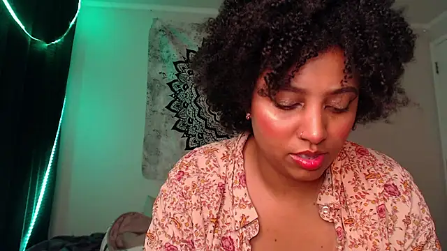 Snapshot of michell_bling1 chatting on January 2025 03:39:02 AM michell bling1 online show from January 2025 03:39:02 AM