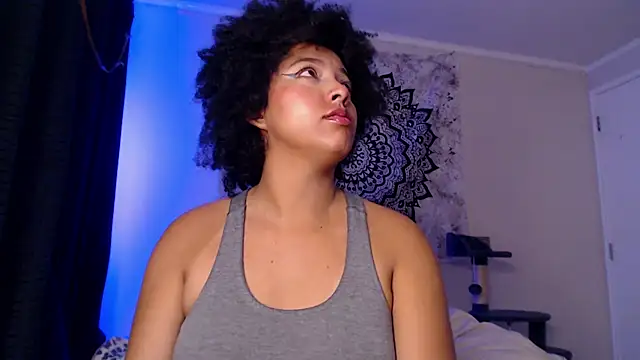 Snapshot of michell_bling1 chatting on February 2025 06:33:01 AM michell bling1 online show from February 2025 06:33:01 AM