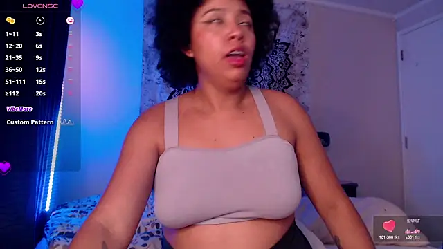 Snapshot of michell_bling1 chatting on February 2025 08:18:01 AM michell bling1 online show from February 2025 08:18:01 AM