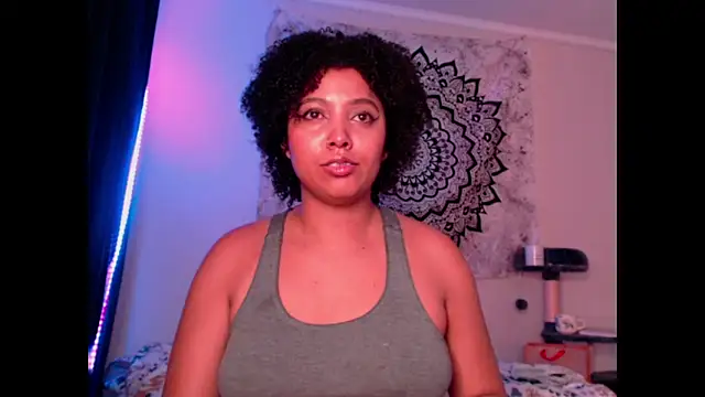 Snapshot of michell_bling1 chatting on February 2025 08:49:02 AM michell bling1 online show from February 2025 08:49:02 AM