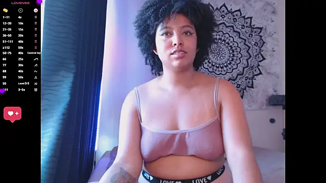 Snapshot of michell_bling1 chatting on February 2025 03:58:02 AM michell bling1 online show from February 2025 03:58:02 AM