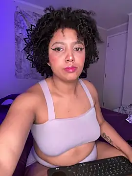 Snapshot of michell_bling1 chatting on March 2025 07:15:01 AM michell bling1 online show from March 2025 07:15:01 AM